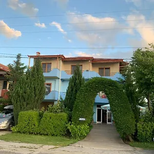 Deni Villa